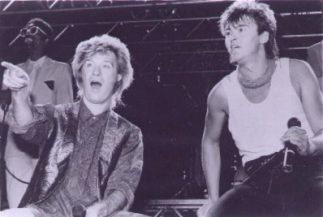 Daryl Hall with Paul Young1.jpg (14581 Byte)
